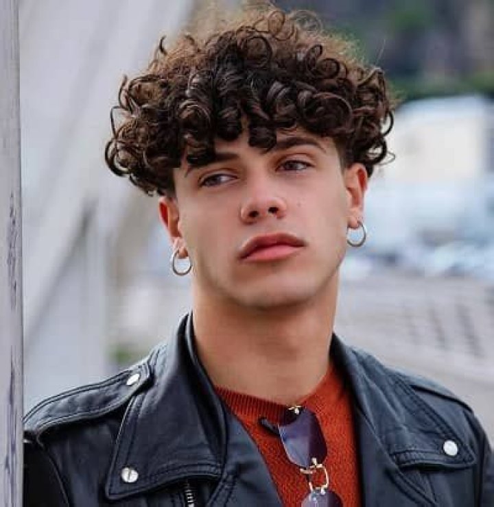 Actor Christian Roberto Wiki, Age, Height, Girlfriend & Family