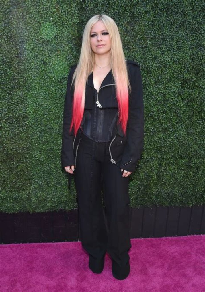 Avril Lavigne – Height, Weight, Bra Size, Measurements & Bio