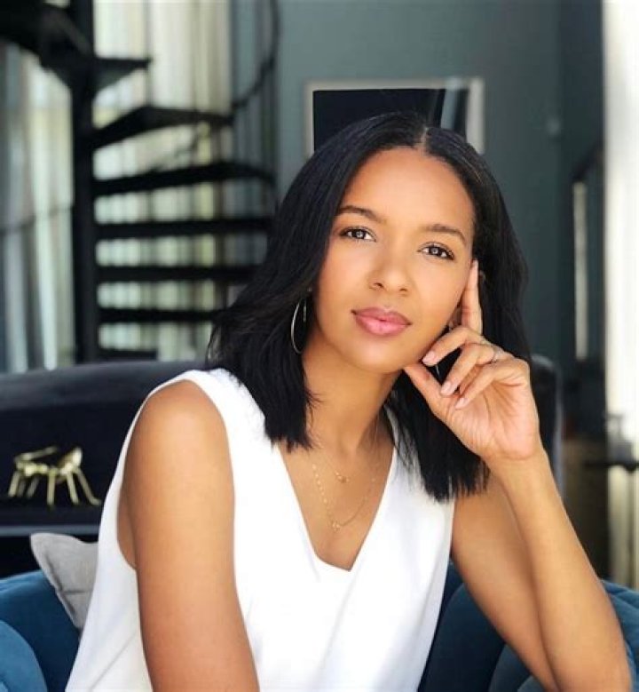 Elizabeth Mathis Net Worth