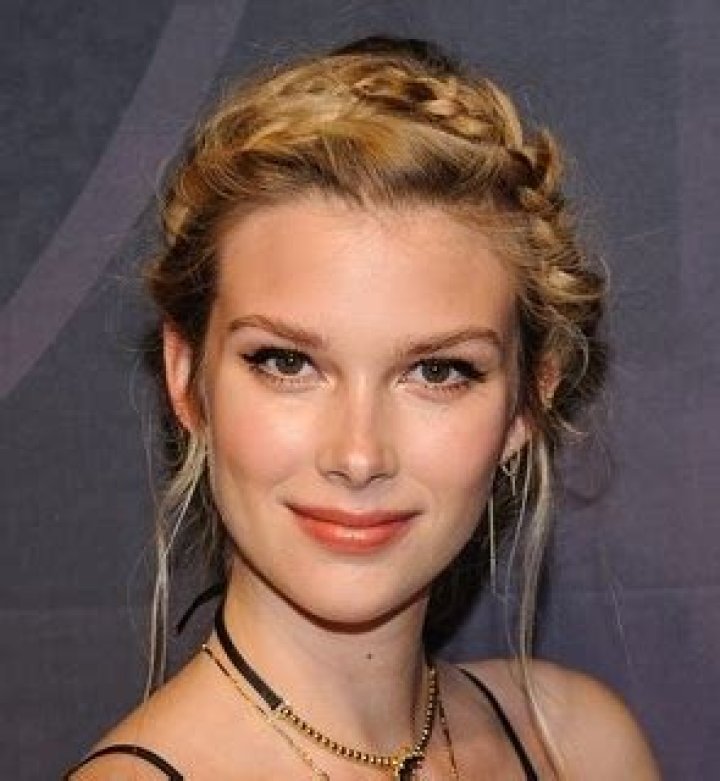 Emma Ishta Measurements Height Weight Shoe Size Stats Facts Family