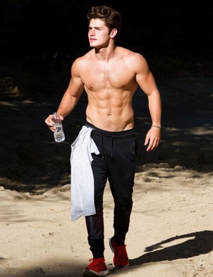 Gregg Sulkin Height Weight Body Measurements Facts Family