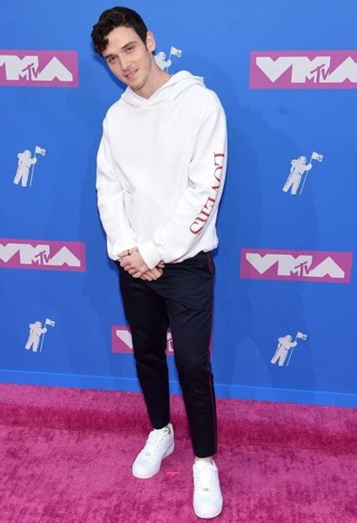 Lauv Height Weight Body Measurements Shoe Size Age Facts Family