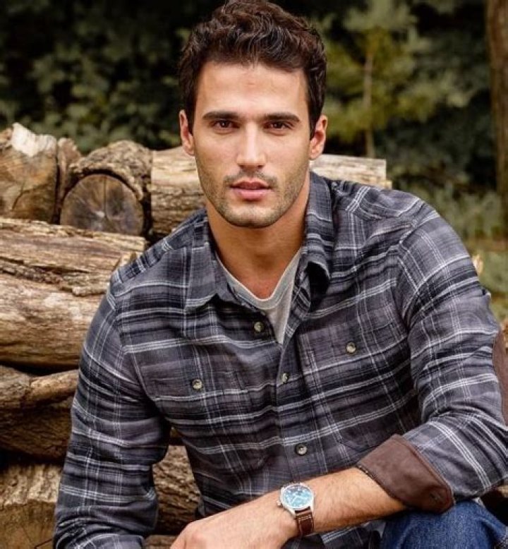 Lovestruck High Dan Elward Wiki, Age, Girlfriend, Parents, Height & More