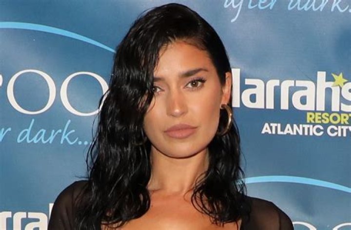 Nicole Williams English Wows Wearing Swimsuit Under Snowsuit