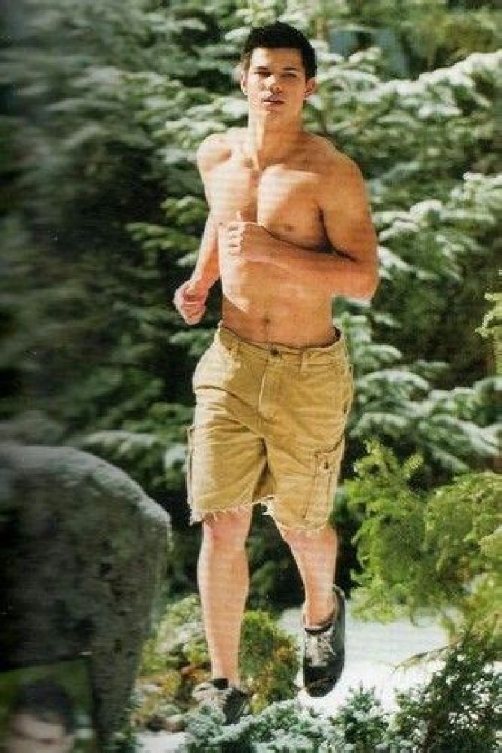 Taylor Lautner Body Measurements Height Weight Shoe Size Vital Statistics