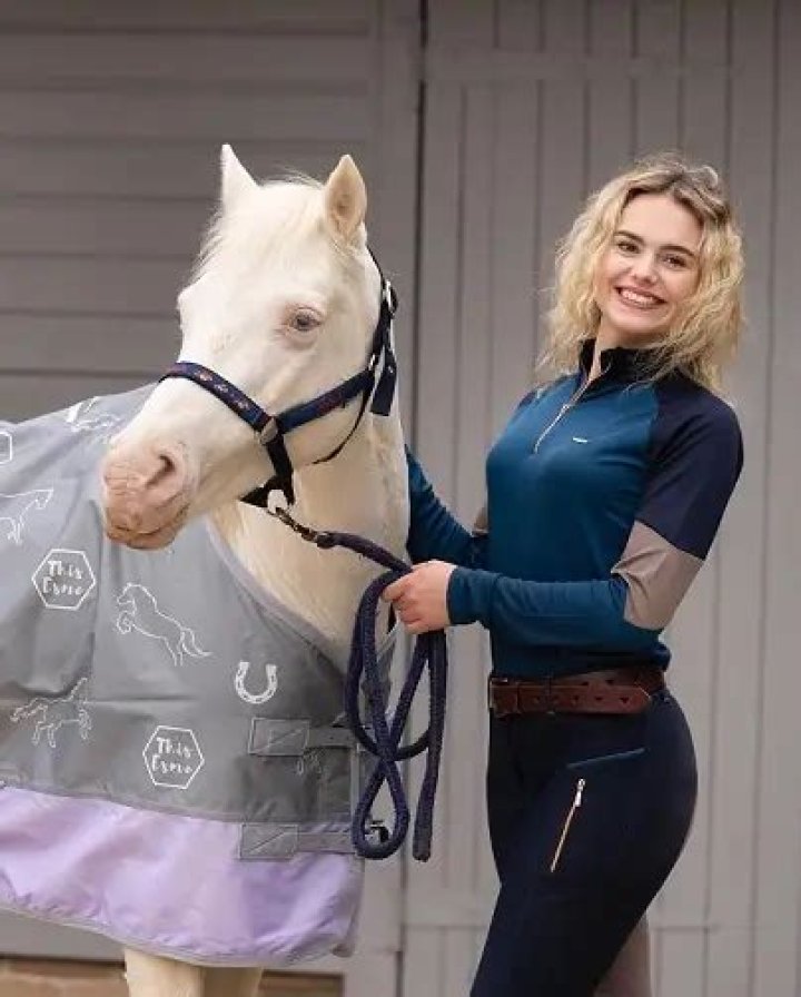 This Esme [Youtuber] Wiki, Net Worth, Height, Age & More