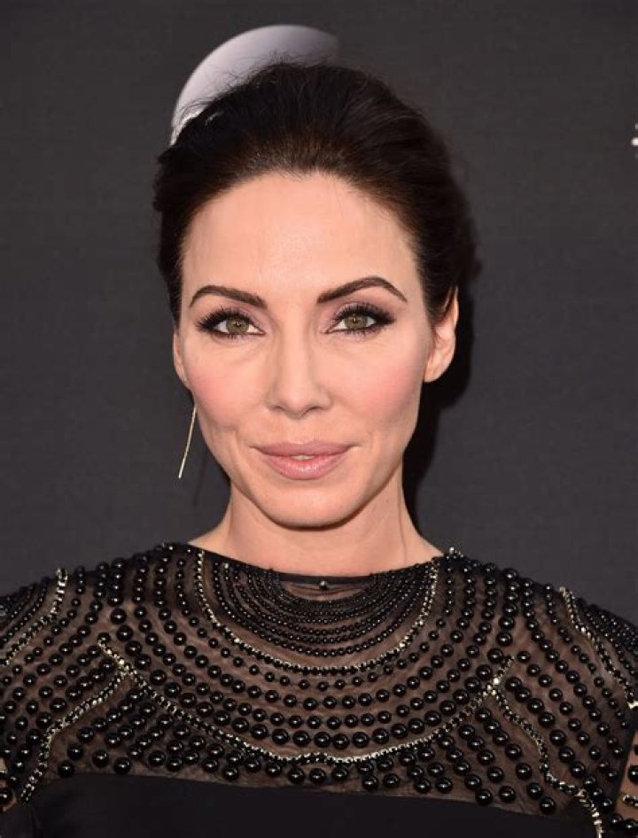 Whitney Cummings Bra Size, Age, Weight, Height, Measurements